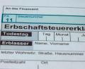 Bild: Jens Büttner/dpa
Wer erbt oder Vermögen geschenkt bekommt, muss Steuern zahlen - jedenfalls ab einer Freigrenze. (Symbolbild)
