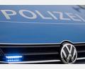 Symbolbild: Lino Mirgeler/dpa
Mit einem Elektroschocker soll ein 43-Jähriger in Weiden Jugendliche bedroht haben.