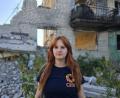 Bild: Care Deutschland/exb
Die Konnersreutherin Larissa Lindner war für Care Deutschland knapp zwei Wochen bei einem Hilfseinsatz in der Ukraine. Hier steht sie vor zerstörten Häusern in Isjum, einer Stadt mit 25.000 Einwohnern im Osten des Landes.