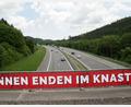 Symbolbild: Steffen Schmidt/dpa
Illegale Autorennen enden oft genug tödlich – oder im Gefängnis. Ein junger Mann, der bei so einem verbotenen Rennen auf der A93 mitgemacht hat, stand jetzt in Amberg vor Gericht.
