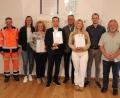 Bild: Stadt Tirschenreuth, Manuel Meier
Die geehrten Mitarbeiter mit ihren Gratulanten (von links): Karl Bayreuther, Franziska Zahn, Gerlinde Müller, Markus Bergauer, Franz Stahl, die zur Verwaltungssekretärin ernannte Eva Schraml, Nico Wiesend und Thomas Schüßler