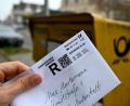 Bild: Wolf von Dewitz/dpa
Die Deutsche Post muss künftig deutlich darauf hinweisen, dass bei gewöhnlichen Einschreiben die Haftung auf 25 Euro begrenzt ist. (Symbolbild)