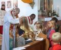 Bild: rha
Nach der Andacht mit den Kindern legten Pfarrer Dietmar Schindler (links) und Stadtpfarrer Hrudaya Madanu den Kleinen die Hände auf und segneten sie.