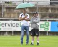 Bild: Hubert Ziegler
Franz Wittich (links) und Markus Kipry (rechts) Mitte Juli vor einem Testspiel der DJK Gebenbach gegen den Profiklub Al Wahda. Teammanager Wittich äußerte sich jetzt zum Rücktritt Kiprys.