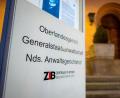 Bild: Sina Schuldt/dpa
Die Ermittlungen der Generalstaatsanwaltschaft Celle und des LKA Niedersachsen richten sich gegen Beschuldigte im Alter von 32 bis 57 Jahren. (Archivbild)