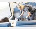 Symbolbild: Hauptzollamt Regensburg
Zollbeamte finden bei einer Reisenden in einem Zug auf der Strecke Cheb-Marktredwitz rund 6 Gramm Crystal Meth. Die Menge entspricht 60 Konsumeinheiten.