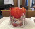 Bild: wro
Bei der Gemeinderatssitzung in Wiesau bekam das Gremium ein Modell zu sehen: Die noch unverwirklichten Stelen aus Glas (gehalten in Rot und Weiß) werden bis zu drei Meter hoch sein.