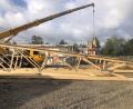 Bild: wro
Dem Norma-Gebäudekomplex an der Egertraße in Wiesau werden seit Mitte dieser Woche Dachstuhlteile aufgesetzt.