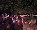 Bild: lep
Viele Gläubige aus der Pfarrei nahmen an der feierlichen Lichterprozession von der Pfarrkirche zur Bergkirche „Maria Zell“ bei Kirchenthumbach teil.
