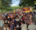 Bild: Florian Plank
Zum Sommernachtsfest der Freiwilligen Feuerwehr Dürnersdorf war der Holzbau dank des Engagements der Vereinsmitglieder einsatzbereit.