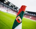 Bild: Matthias Balk/dpa
Der FC Augsburg bindet ein Mittelfeldtalent langfristig an den Verein. (Archivbild)