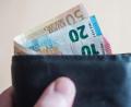 Bild: Stephanie Pilick/dpa
Ein Geldbeutel wurde in Tirschenreuth entwendet und später ohne Bargeld in einem Postkasten gefunden.