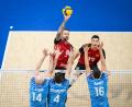 Bild: volleyballworld/dpa
Georg Grozer (hinten links) konnte das Team nicht wie gewohnt mitreißen.