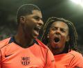 Bild: Jon Super/AP/dpa
Marcus Rashford (links) traf doppelt für den FC Barcelona