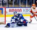 Archivbild: Tobias Neubert
Michael McNiven kann in dieser Szene im Testspiel gegen den ESV Kaufbeuren nur hinterherschauen. Zum DEL2-Auftakt setzt Sebastian Buchwieser auf Shootingstar Felix Noack im Devils-Gehäuse.