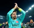 Bild: Giuseppe Maffia/dpa
Kevin Trapp wurde von Eintracht Frankfurt vor dem Champions-League-Spiel gegen Galatasaray Istanbul feierlich verabschiedet.