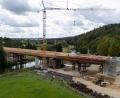 Bild: hbe
Die Verschalung ist inzwischen fast fertig, im Oktober soll hier betoniert werden, damit der Brücken-Rohbau heuer noch fertig wird.
