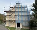 Bild: sns
Derzeit ziert noch ein Gerüst die Wallfahrtskirche St. Leonhard. Der Putz wurde bereits aufgetragen, jetzt erfolgt noch der Farbanstrich