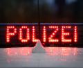 Symbolbild: Soeren Stache/dpa
Mitte August wurde in Stetten, einem Ortsteil von Neunburg vorm Wald, ein ausgebranntes Auto mit einer Leiche auf dem Fahrersitz entdeckt. Die Polizei ermittelt.