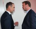 Bild: Arne Dedert/dpa
Oliver Mintzlaff (l) hat über den Umgang mit der deutschen Nationalmannschaft und Julian Nagelsmann (r) gesprochen.