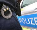 Bild: Karl-Josef Hildenbrand/dpa
Nach einem Messerangriff auf eine 64-Jährige nahm die Polizei eine 34 Jahre alte Frau als Tatverdächtige fest. (Symbolbild)