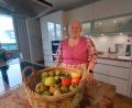 Bild: Hladik
Kochen und Backen sind ihre Leidenschaften. Wildkräuterexpertin und Kochbuchautorin Waltraud Witteler wird am 24. September 80 Jahre.