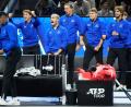 Bild: Jeff Chiu/AP/dpa
Team Europa mit dem Deutschen Alexander Zverev (4. v. l.) liegt beim Laver Cup gegen Team Welt in Führung.