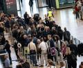 Bild: Fabian Sommer/dpa
Passagiere müssen am Flughafen BER Geduld mitbringen. (Archivbild)