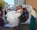 Bild: dob
Die Hochzeit von Jasmin Höger und Christoph Kraus war nicht nur ein bewegendes Ereignis für das Brautpaar, sondern auch ein Fest der Gemeinschaft und der Liebe – ein unvergesslicher Tag in Etzgersrieth.