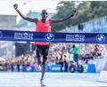 Bild: Andreas Gora/dpa
Sabastian Sawe siegte beim 51. Berlin-Marathon mit großem Vorsprung.