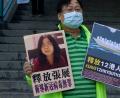 Bild: Kin Cheung/AP/dpa
Zhang Zhan hatte bereits eine Haftstrafe wegen desselben Vorwurfs abgesessen. (Archivbild)