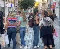 Bild: Susanne Schwab
Ob mit oder ohne Einkaufstasche: Viele Besucherinnen und Besucher waren bei der diesjährigen "Ladies Night" in der Fußgängerzone unterwegs, um die Vorteile dieser Aktion zu genießen.