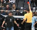 Bild: Arne Dedert/dpa
Steffen Baumgart sieht in einer hektischen Schlussphase Rot.