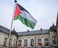Bild: Loic Venance/AFP/dpa
Einige französische Kommunen haben die palästinensische Flagge gehisst.
