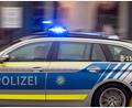 Bild: Peter Kneffel/dpa
Der Polizei zufolge war es eine größere Gruppe, die die Israel-Flagge mit Feuerwerk beschossen hatte. (Symbolbild)