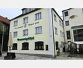Bild: lnz
Der Brauereigasthof Hösl in Mitterteich befindet sich neben der gleichnamigen Brauerei und verfügt über Gaststube, Nebenraum, Terrasse und fünf Gästezimmer.