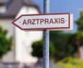 Symbolbild: Soeren Stache/dpa-Zentralbild/dpa
Der Prozess um eine mutmaßliche Vergewaltigung in einer Arztpraxis in Weiden verzögert sich.