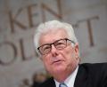 Bild: Arne Dedert/dpa
Der britische Bestseller-Autor Ken Follett.