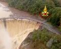 Bild: Vigili del Fuoco/dpa
Das Standbild aus einem Video der italienischen Feuerwehr zeigt den Fluss Valla.