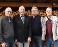 Bild: hcz
Josef Gebhardt (Zweiter von links) mit den Gratulanten von 7er- Kameradschaft, Schnupferclub Latsch und Tierfriedhof- Förderverein.