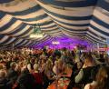 Archivbild: Christian Schöler
Vom 26. bis 28. September 2025 wird das Fichtelberger Oktoberfest wieder viele Besucher im Festzelt versammeln.