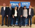 Bild: mma
Harald Schwartz (von links) und Bürgermeister Bernhard Lindner freuten sich mit Christine und Dominik Sachsenhauser sowie den Bürgermeistern Evi Höllerer und Georg Götz über das große Vertrauen ihres Bürgermeisterkandidaten.