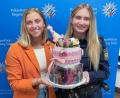 Bild: Polizeiinspektion Regensburg Süd
Diese selbstgebastelte Geburtstagstorte wurde bei der Polizei abgegeben. Nach zwei Tagen Suche konnte das Geburtstagskind gefunden werden.