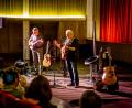 Bild: Marcus Rebmann
„MistleToe & Ivy“ bestreiten wieder den musikalischen Part des irischen Abends im Ringtheater in Amberg.