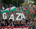 Bild: Arnaitz Rubio/EUROPA PRESS/dpa
An einer propalästinensischen Demonstration am Rande des Internationalen Filmfestivals von San Sebastián beteiligten sich mehrere Tausend Menschen.