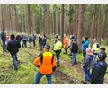 Bild: Portner
Großes Interesse: Viele Waldbesitzer finden sich zum Informationsabend im Privatwald bei Unterlangau/Oberviechtach ein.