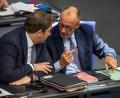 Bild: Michael Kappeler/dpa
Nicht nur Kanzler und Vizekanzler dürften jetzt aufatmen.