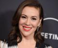 Bild: Jordan Strauss/Invision/AP/dpa
US-Schauspielerin Alyssa Milano ließ ihre Brustimplantate entfernen. (Archivbild)
