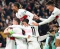 Bild: Bernd Weißbrod/dpa
Kollektiver Jubel: Der VfB freut sich über das 1:0 gegen Vigo.
