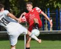 Archivbild: Gerhard Büttner
Derby-Stimmung herrscht am Wochenende in Weiden und Amberg: Daniel Weit (rechts) empfängt mit dem SV Inter Bergsteig den SV Hahnbach, Felix Eichinger muss mit der SpVgg Schirmitz bei der Bayernliga-Reserve ran.